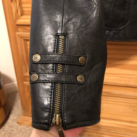leather jacket - Picture 3 of 7